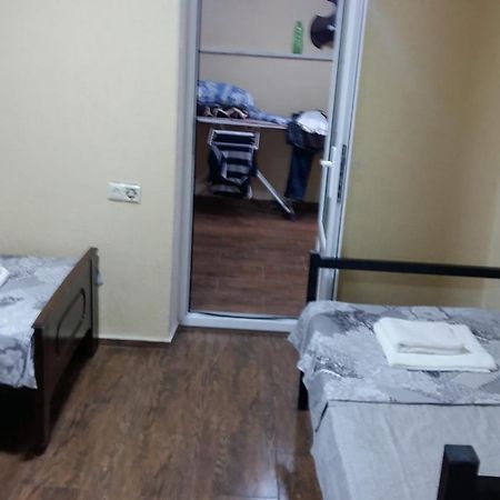 Guest House Kldiashvili Batumi Bagian luar foto