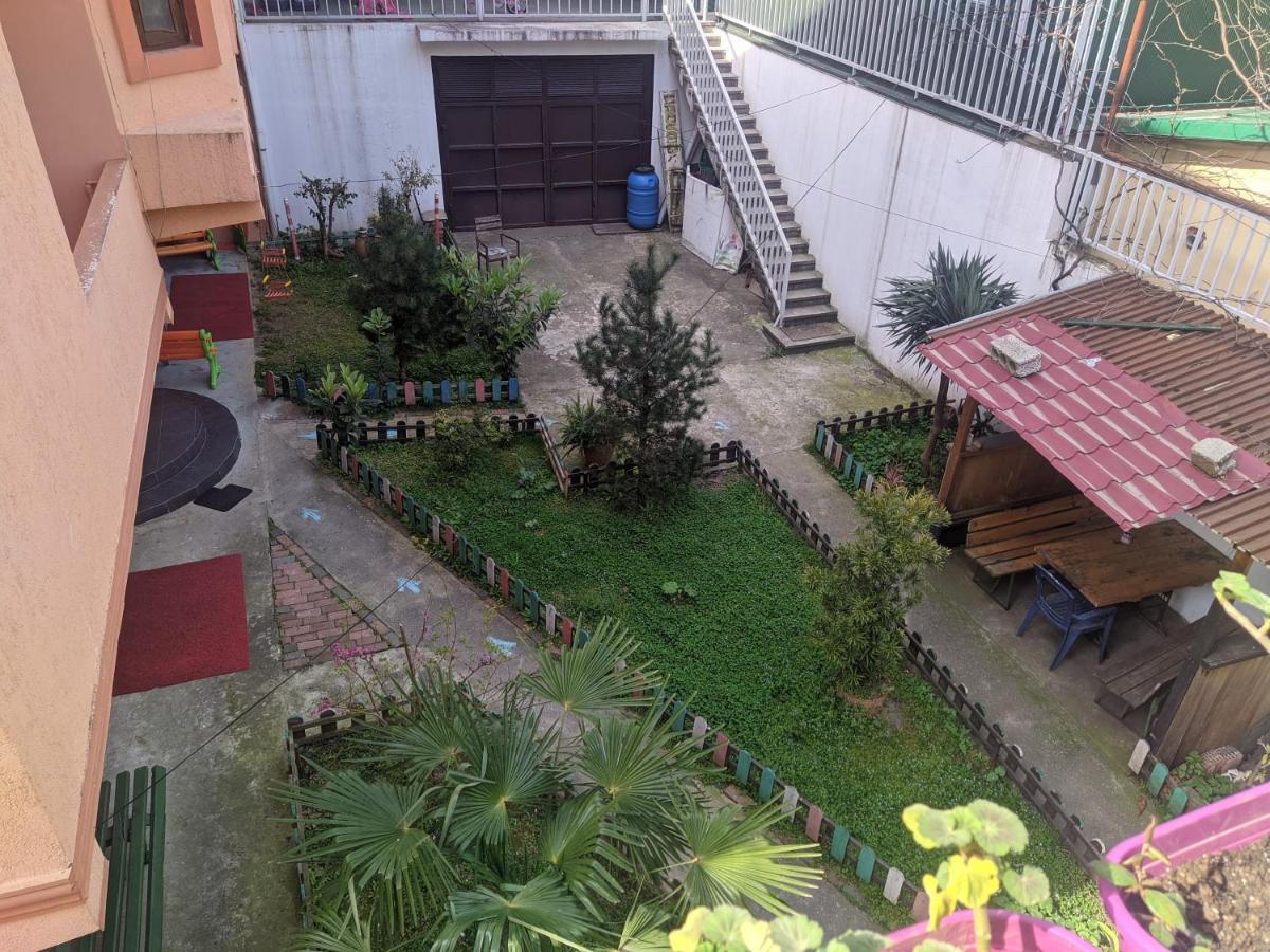 Guest House Kldiashvili Batumi Bagian luar foto