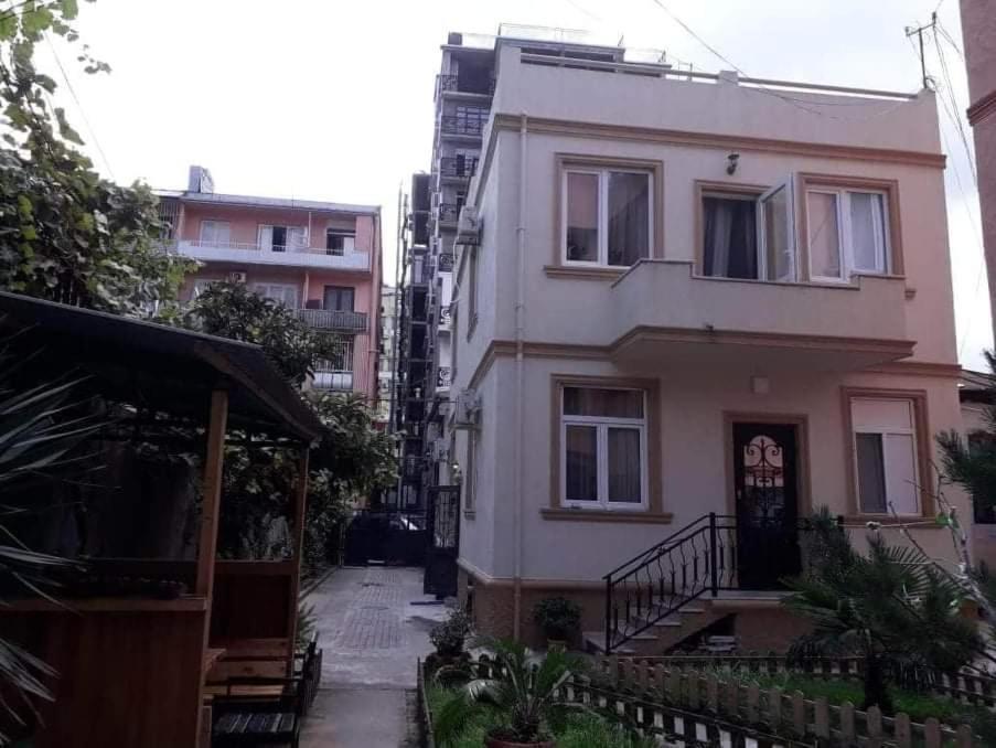 Guest House Kldiashvili Batumi Bagian luar foto