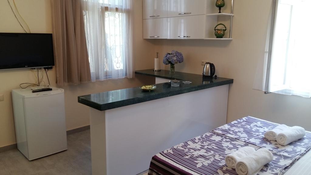 Guest House Kldiashvili Batumi Bagian luar foto