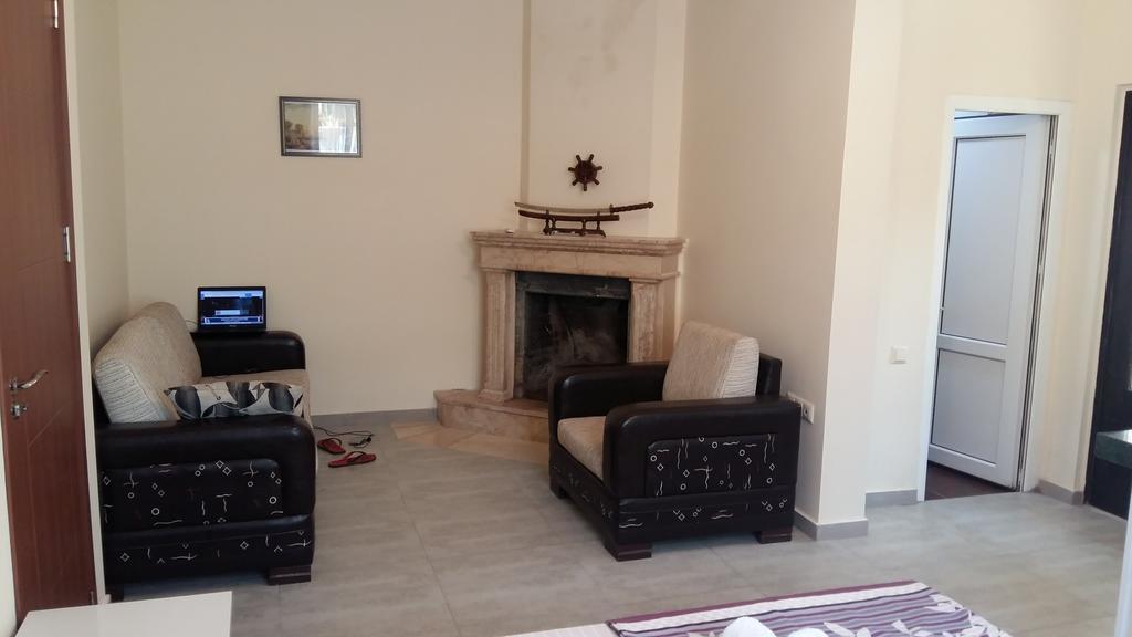 Guest House Kldiashvili Batumi Bagian luar foto
