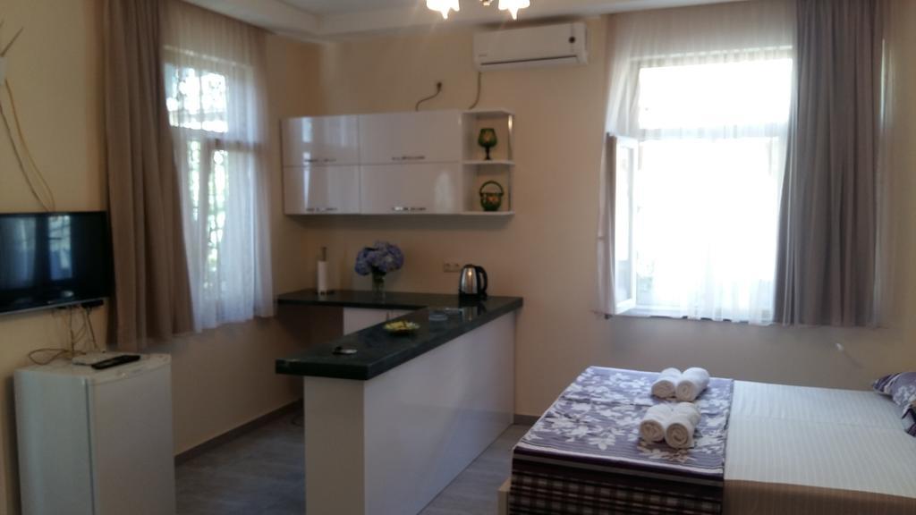 Guest House Kldiashvili Batumi Bagian luar foto