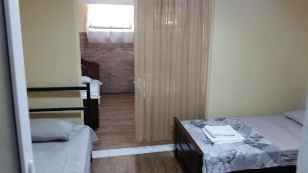 Guest House Kldiashvili Batumi Bagian luar foto